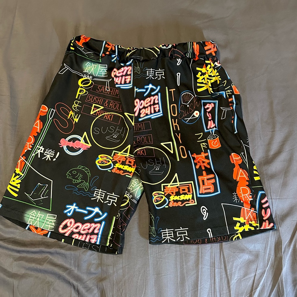 JAPAN Graphic Shorts - M